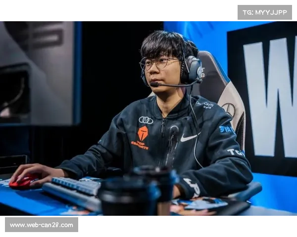 重量级冠军战因意外终止引发争议 技术动作规范成为讨论焦点 重量级冠军战因意外终止引发争议 技术动作规范成为讨论焦点