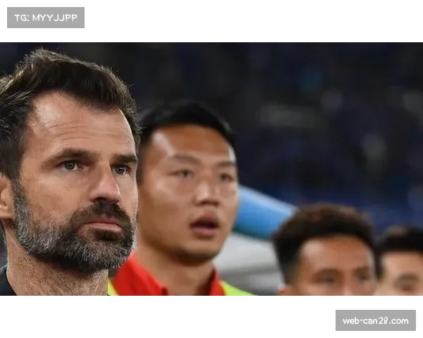 “内部蓝白对抗赛：神秘人队年轻阵容击败主力阵容引关注”